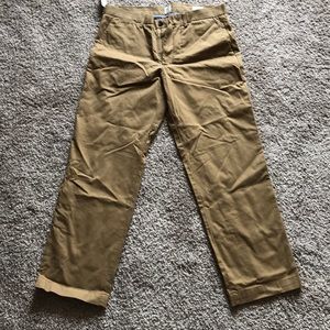 GAP Khaki Pants NEVER WORN. WITH TAGS